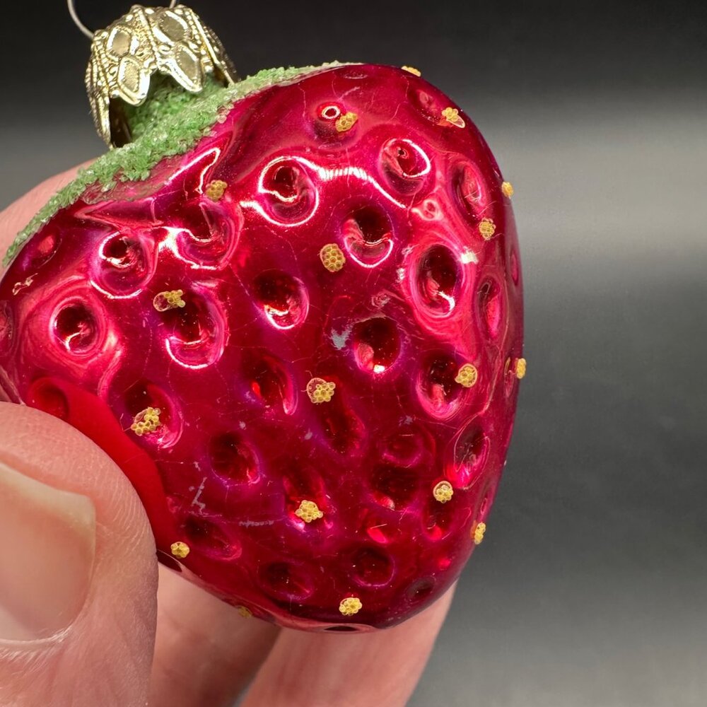 Vintage Glass Strawberry Christmas Ornaments Set Of 2 Czechoslovakia Kitschy - Picture 6 of 8